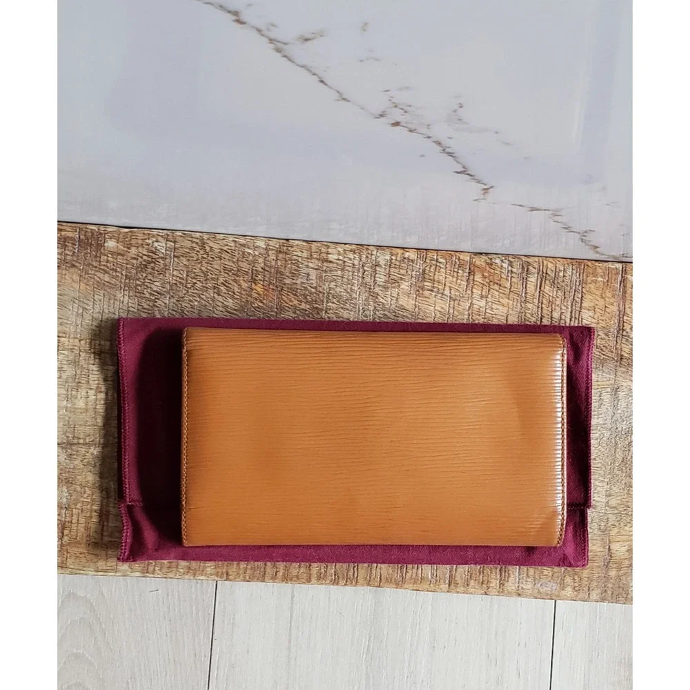 Louis Vuitton Wallet Epi Leather Brown French Flap Vintage Compact Clutch LV